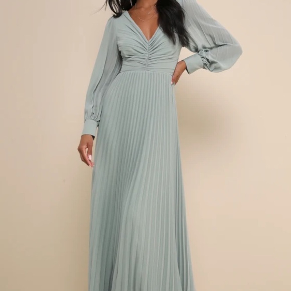 Elegant Pleated Maxi Dress in Sage Green